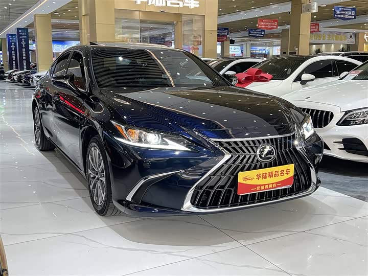 Фото 3 - Lexus ES