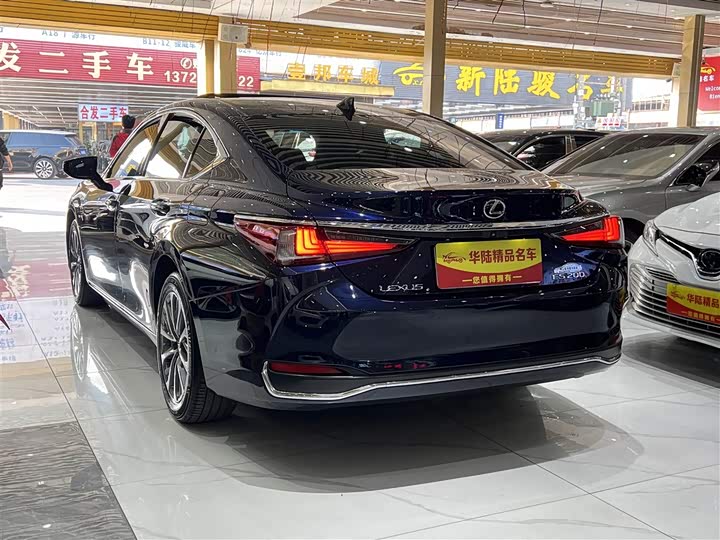 Фото 4 - Lexus ES