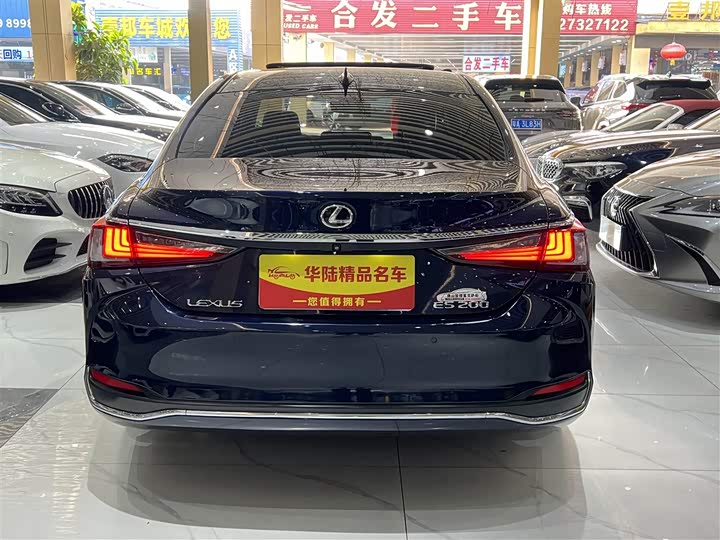 Фото 5 - Lexus ES