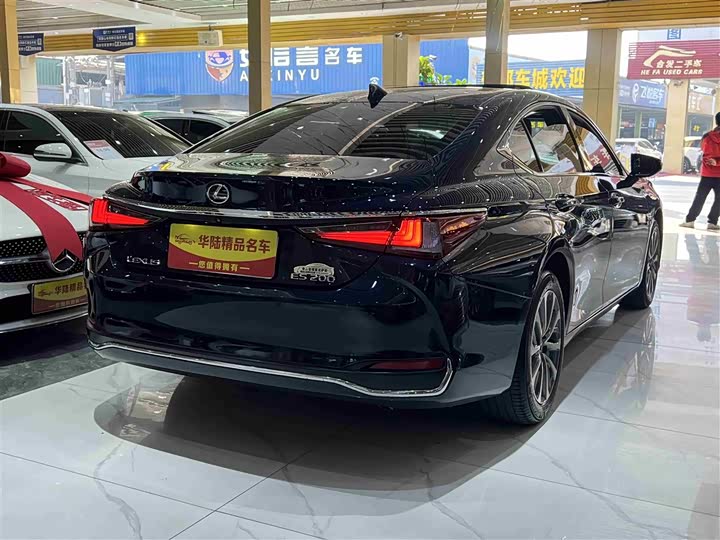 Фото 6 - Lexus ES