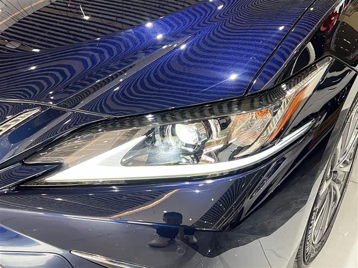 Фото 7 - Lexus ES