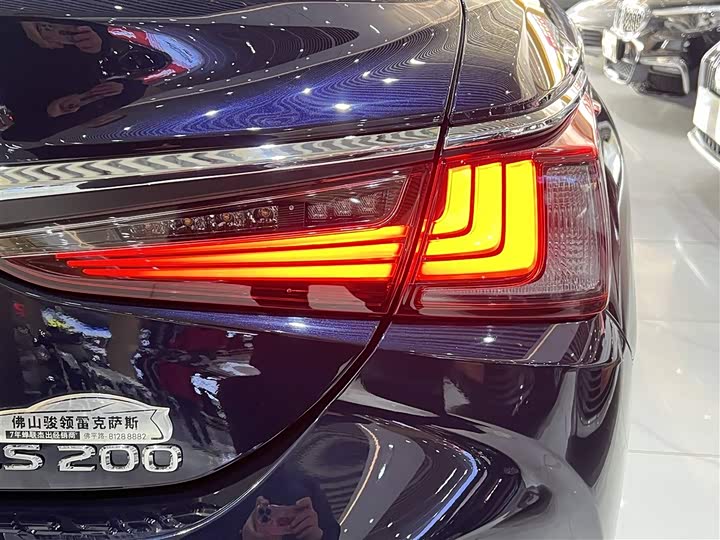 Фото 8 - Lexus ES