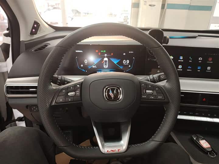 Фото 3 - Changan UNI-T