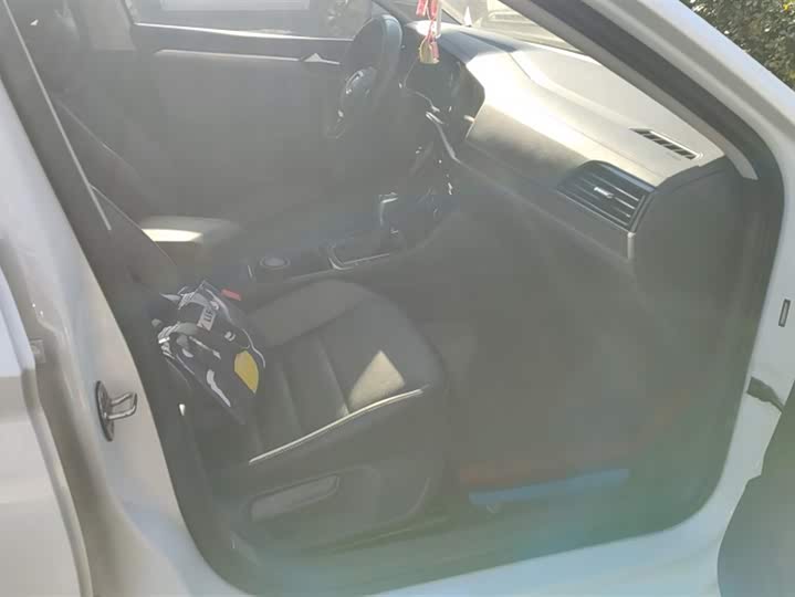 Фото 8 - Volkswagen Sagitar L