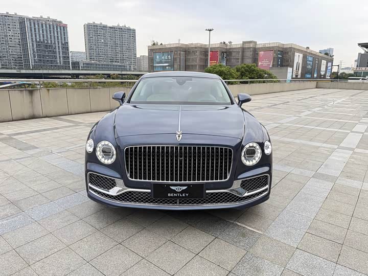 Фото 2 - Bentley Flying Spur Hybrid