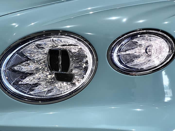 Фото 9 - Bentley Bentayga Hybrid