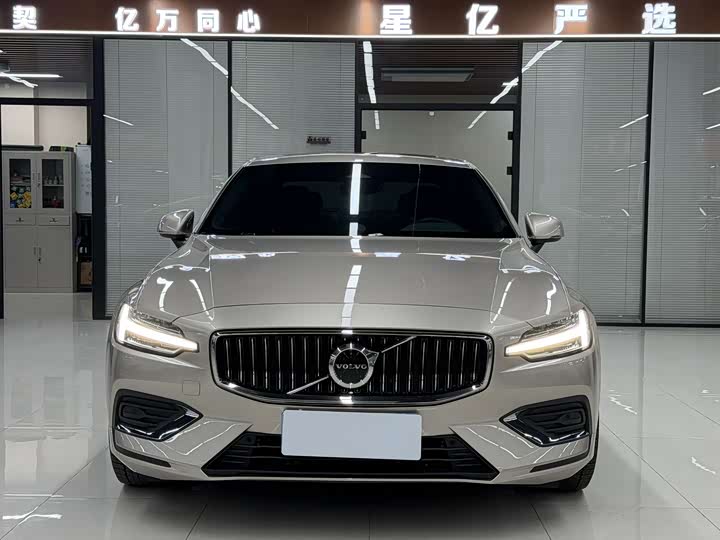 Фото 2 - Volvo S60