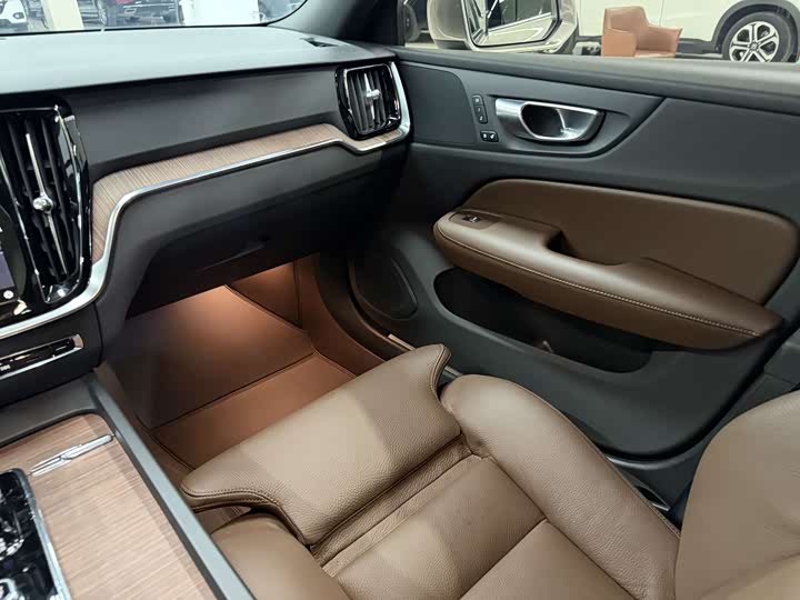 Фото 7 - Volvo S60