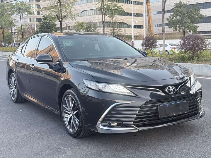 Фото 1 - Toyota Camry