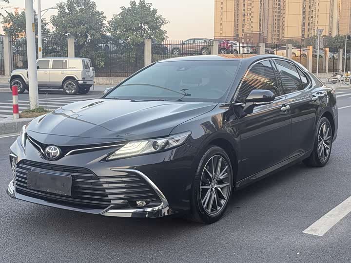 Фото 3 - Toyota Camry
