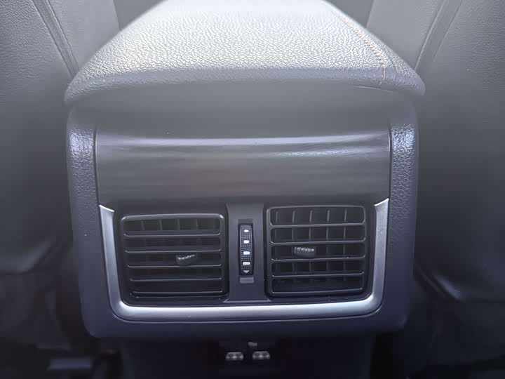 Фото 8 - Toyota Camry