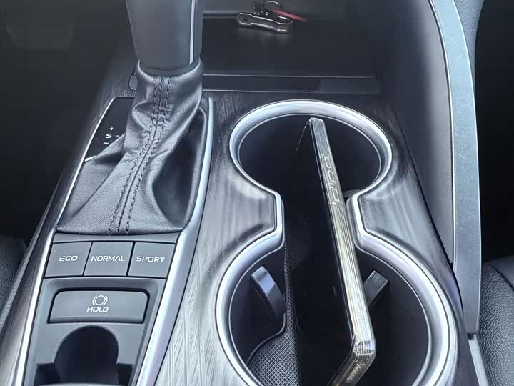 Фото 9 - Toyota Camry