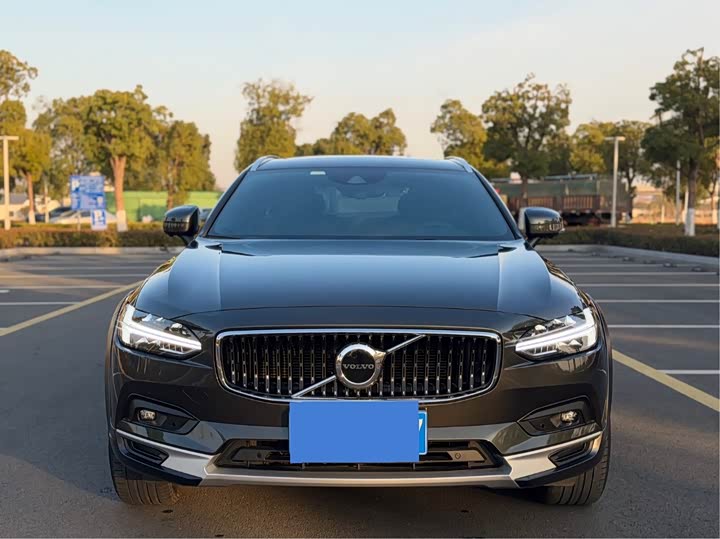 Фото 2 - Volvo V90