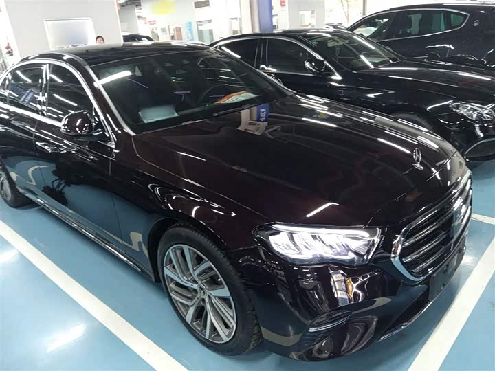 Фото 4 - Mercedes-Benz E-Class