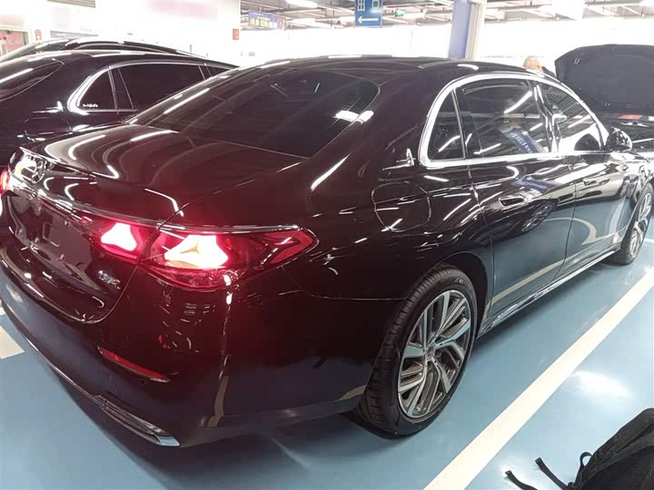 Фото 7 - Mercedes-Benz E-Class