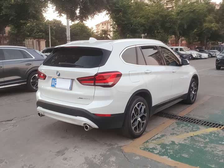 Фото 2 - BMW X1