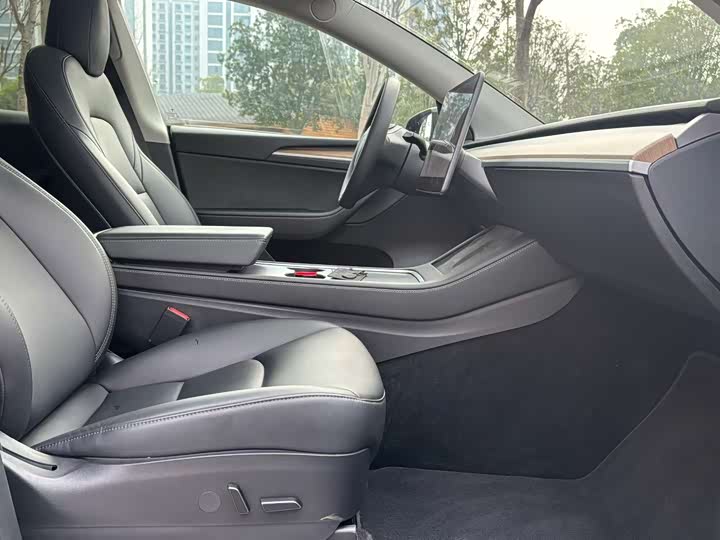 Фото 6 - Tesla Model Y