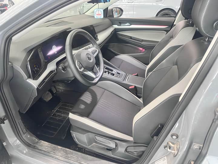 Фото 5 - Volkswagen Golf