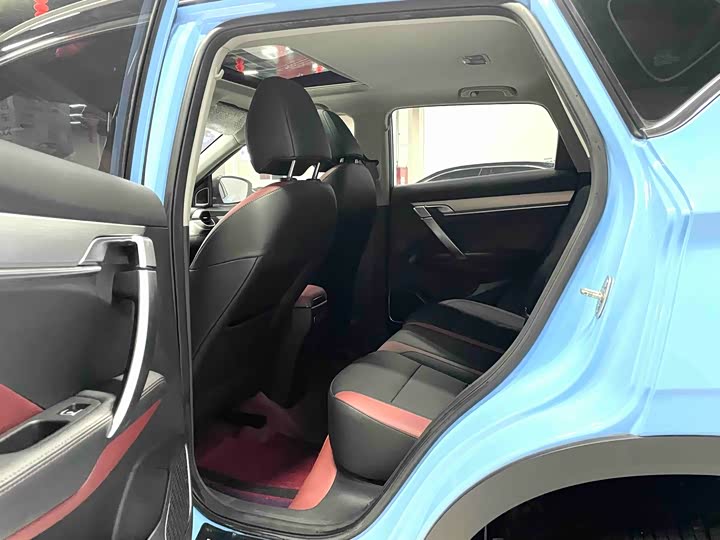 Фото 8 - Geely Coolray