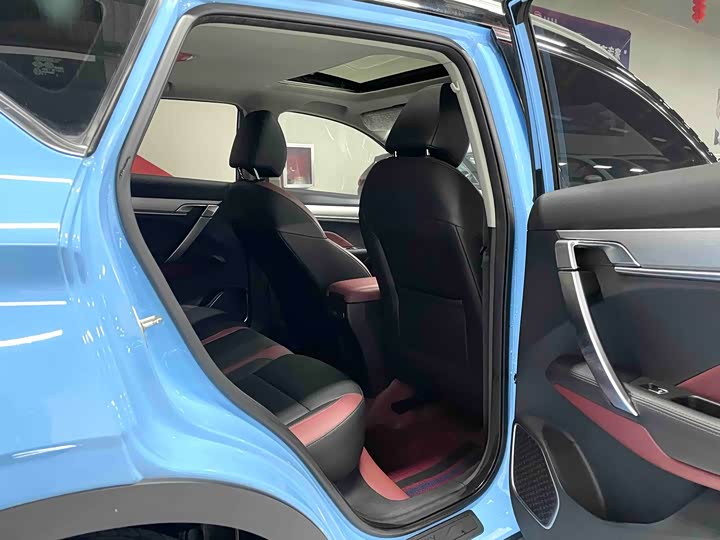 Фото 9 - Geely Coolray