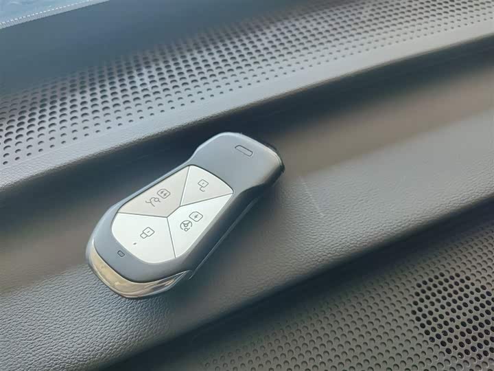 Фото 9 - XPeng P7