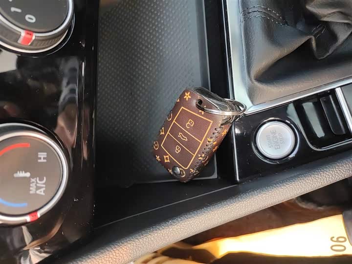 Фото 9 - Volkswagen Sagitar L