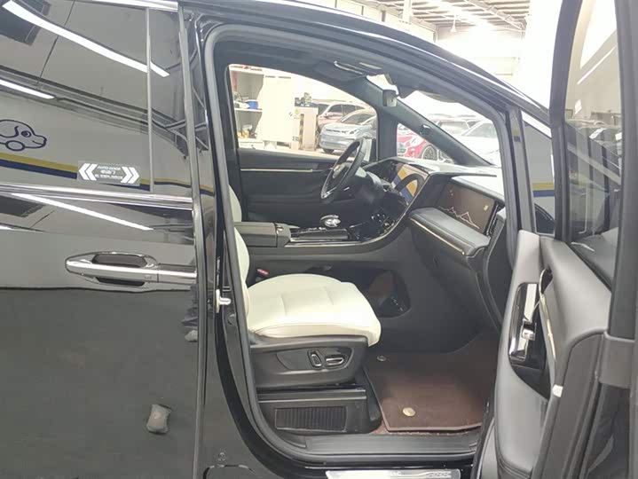 Фото 8 - GAC Trumpchi M8