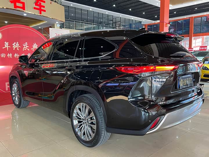 Фото 6 - Toyota Highlander