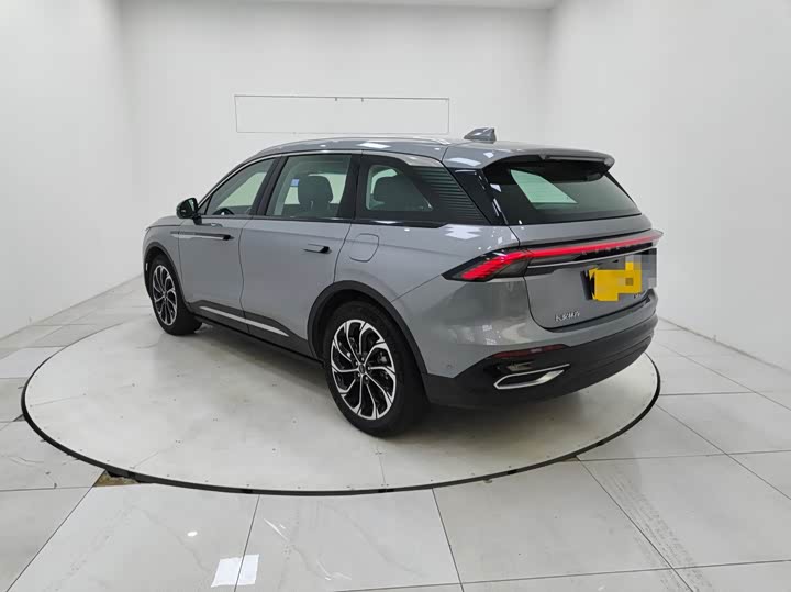 Фото 4 - Lincoln Nautilus