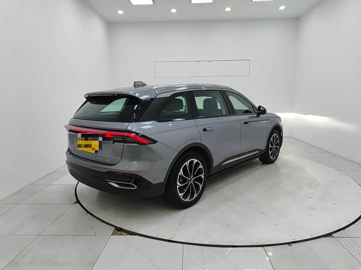 Фото 6 - Lincoln Nautilus