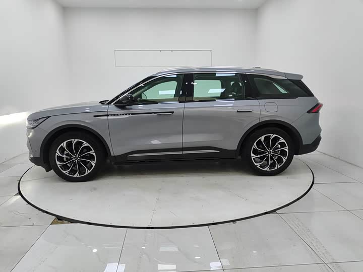 Фото 8 - Lincoln Nautilus