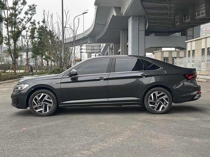 Фото 3 - Volkswagen Sagitar L