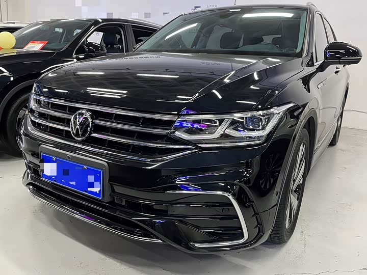 Фото 1 - Volkswagen Tiguan L Pro