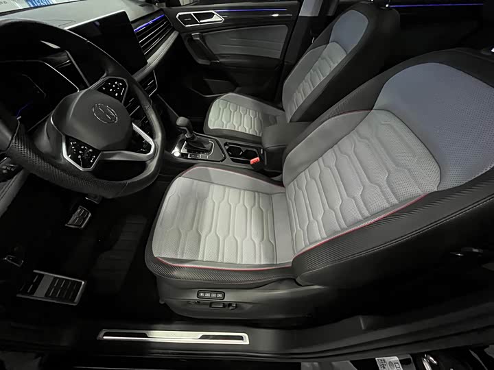 Фото 3 - Volkswagen Tiguan L Pro