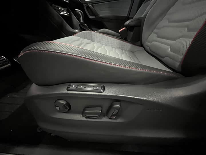 Фото 4 - Volkswagen Tiguan L Pro