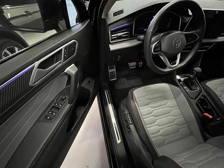 Фото 6 - Volkswagen Tiguan L Pro