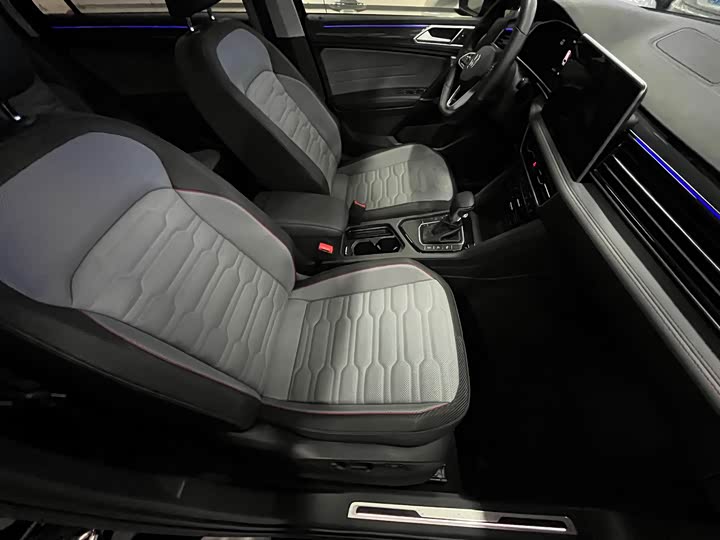 Фото 9 - Volkswagen Tiguan L Pro