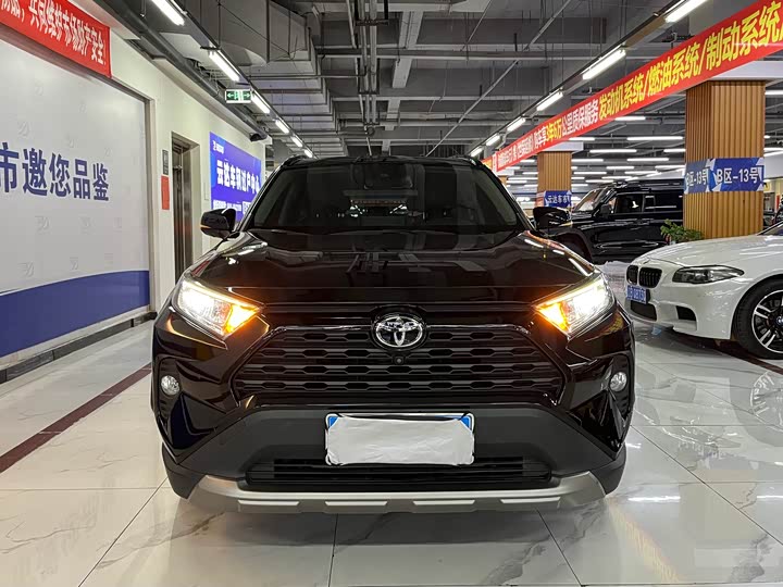 Фото 1 - Toyota RAV4