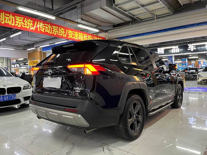 Фото 5 - Toyota RAV4