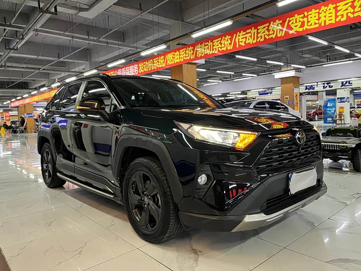 Фото 6 - Toyota RAV4