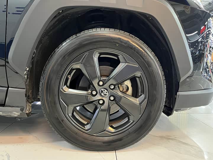 Фото 7 - Toyota RAV4