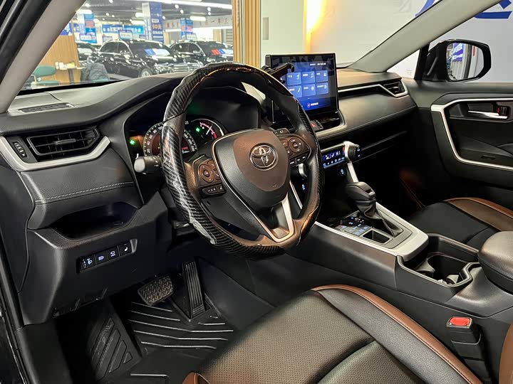 Фото 9 - Toyota RAV4