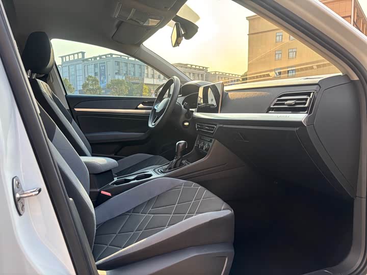 Фото 8 - Volkswagen Lavida