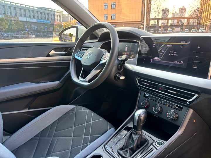 Фото 9 - Volkswagen Lavida