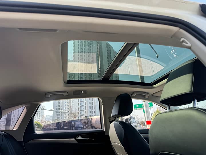 Фото 8 - Volkswagen Sagitar L