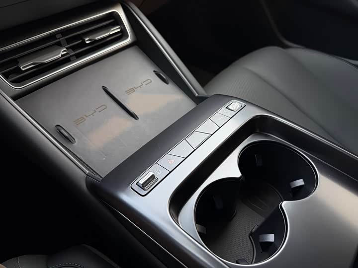 Фото 8 - BYD Qin L