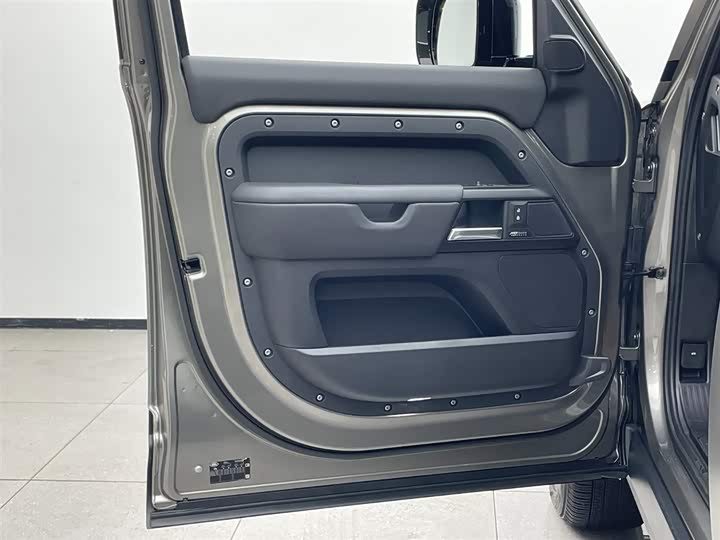 Фото 9 - Land Rover Defender