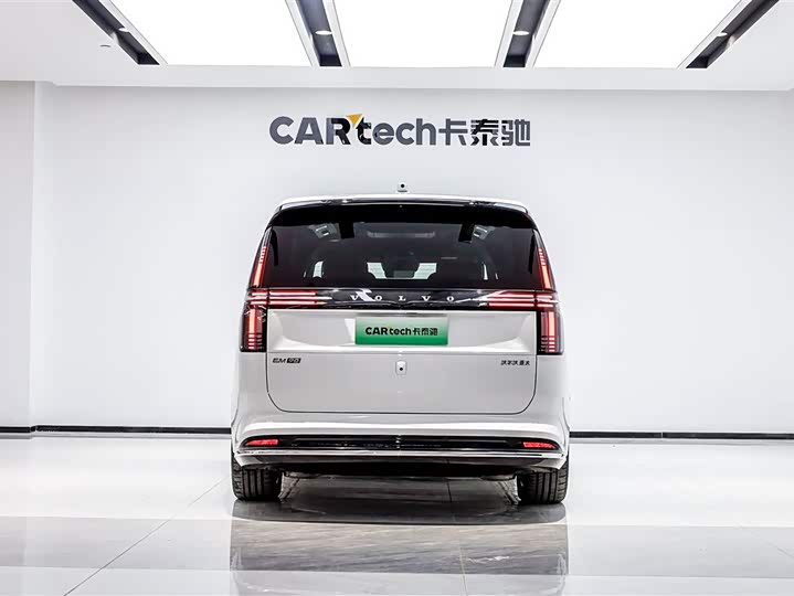 Фото 5 - Volvo EM90