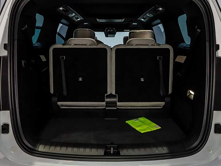 Фото 6 - Volvo EM90