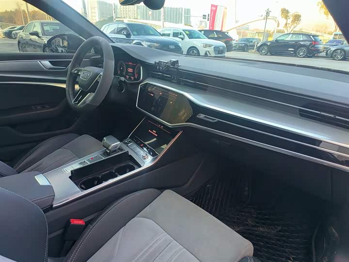 Фото 6 - Audi A6L